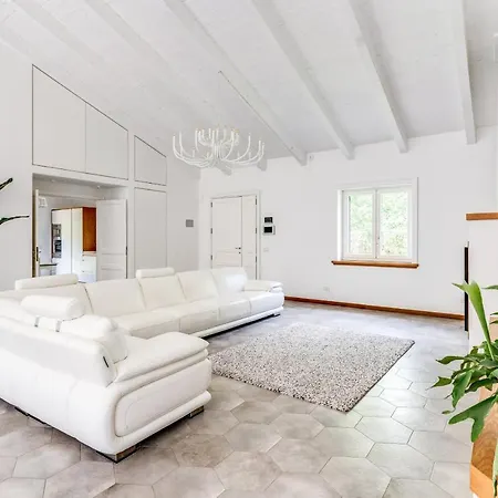 Romantic Garden Villa *