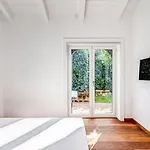 Romantic Garden سورينتو